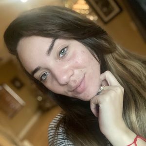 Meet your Posher, Daniela